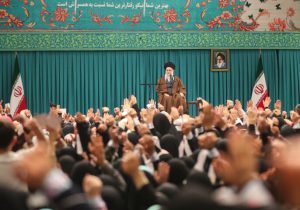 زن، کارگزار خانه نیست، مدیر است