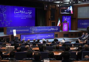 در نگاه رهبری آزادی مشروع حق مردم و تکلیف حکومت است