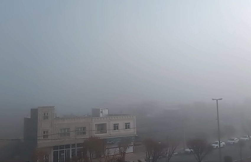 مه غلیظ صبحگاهی کمیجان را در چهارم دی ۱۴۰۴ فرا گرفت