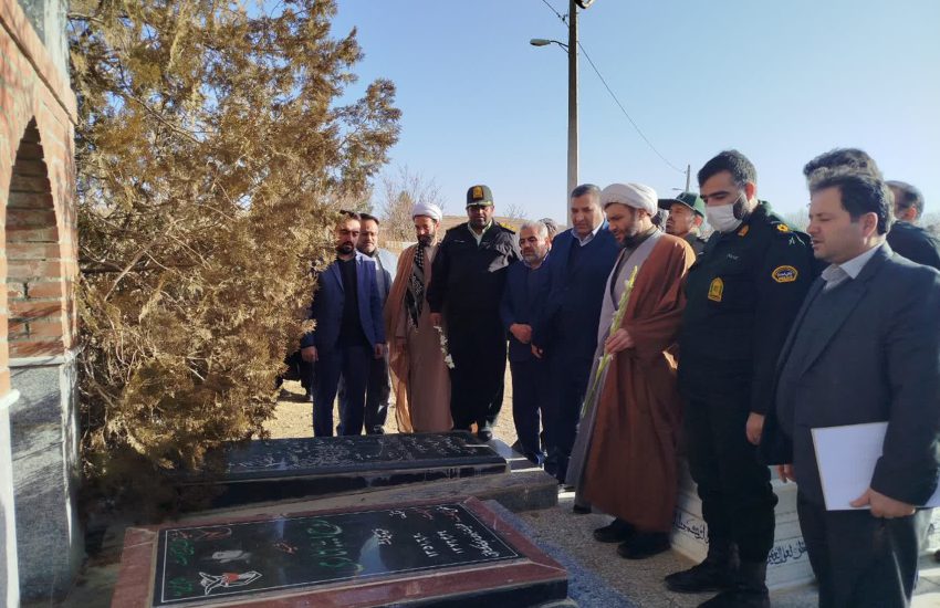 غبارروبی مزار شهدای محله انار در کمیجان